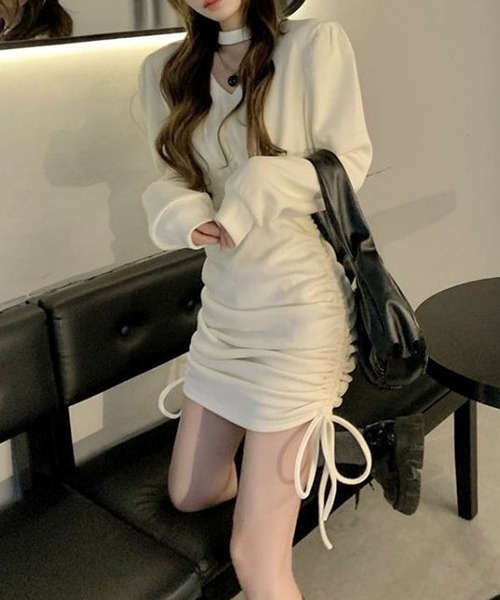 Nia(ニア)の「Nia(ニア)/Vネックチョーカー風 シャーリングワンピース(ワンピース・レディース・アイボリー/ブラック・MEDIUM/LARGE/X-LARGE)」の10枚目の写真