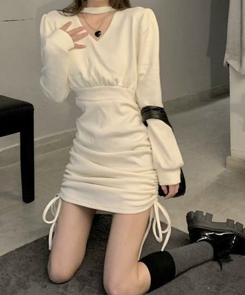Nia(ニア)の「Nia(ニア)/Vネックチョーカー風 シャーリングワンピース(ワンピース・レディース・アイボリー/ブラック・MEDIUM/LARGE/X-LARGE)」の8枚目の写真