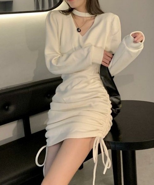 Nia(ニア)の「Nia(ニア)/Vネックチョーカー風 シャーリングワンピース(ワンピース・レディース・アイボリー/ブラック・MEDIUM/LARGE/X-LARGE)」の3枚目の写真