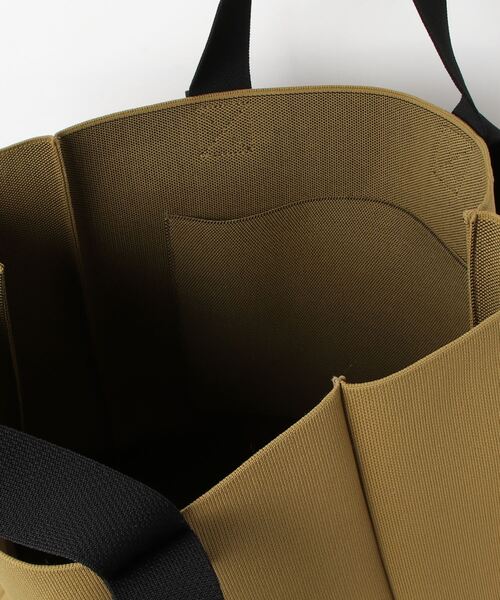 ALLSAINTS（オールセインツ）の「IZZY LOGO PRINT KNITTED TOTE BAG | IZZY ロゴ プリント ニット トート バッグ（トートバッグ・レディース・グリーン系その他・ONE SIZE）」の2枚目の写真