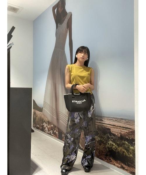 ALLSAINTS（オールセインツ）の「IZZY LOGO PRINT KNITTED TOTE BAG | IZZY ロゴ プリント ニット トート バッグ（トートバッグ・レディース・グリーン系その他・ONE SIZE）」の12枚目の写真