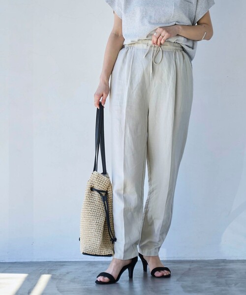 coen(コーエン)の「接触冷感リネンレーヨンテーパードパンツ(スラックス・レディース・ブラック/ネイビー/オレンジ系その他/オリーブ/ナチュラル・S/M/L)」の3枚目の写真