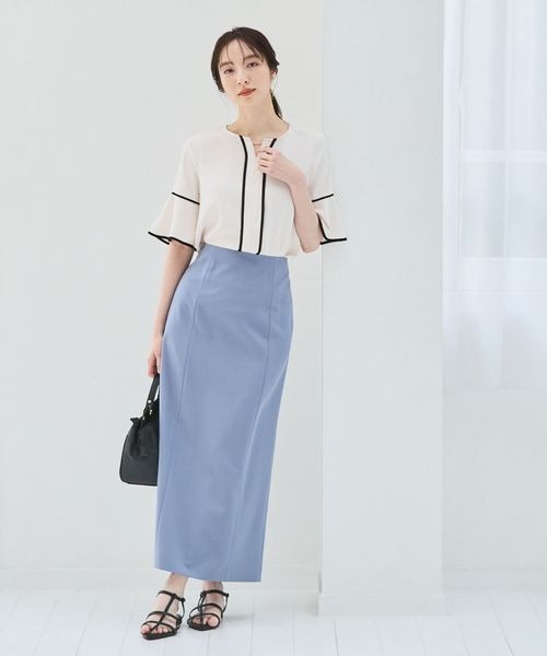Andemiu(アンデミュウ)の「スリットIラインスカート111756(スカート・レディース・アイボリー/ブルー/ブラック/カーキ・SMALL/MEDIUM)」の4枚目の写真