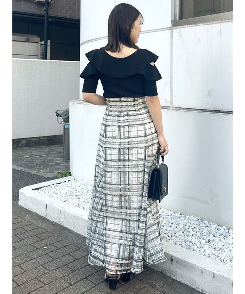 MERCURYDUO（マーキュリーデュオ）の「オープンショルダーラッフル