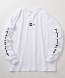 NEW ERA（ニューエラ）の「【NEW ERA/ニューエラ】クラシック オリジネーターズロゴ ワンポイントロゴ＆袖プリントデザイン ロングスリーブ/長袖ロンT/レギュラーフィット（Tシャツ/カットソー・メンズ）」