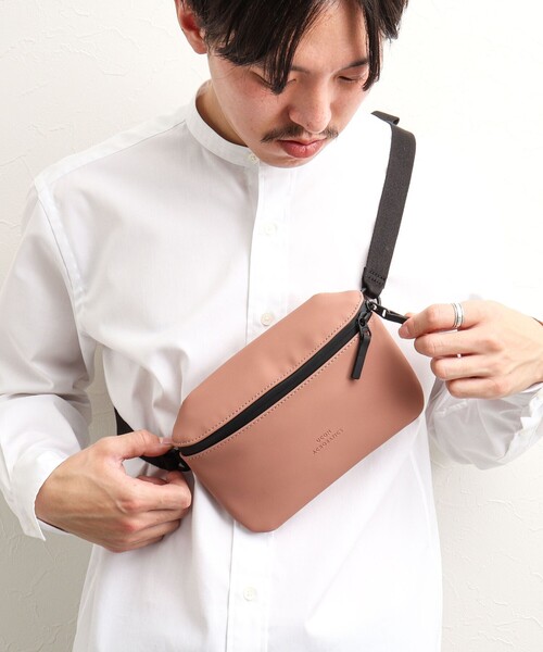 UCON ACROBATICS（ユーコンアクロバティックス）の「【UCON ACROBATICS/ユーコン・アクロバティックス】Jona Medium Bag Lotus（ショルダーバッグ・メンズ・ブラック/レンガ/ベージュ/ブルー・FREE）」の4枚目の写真