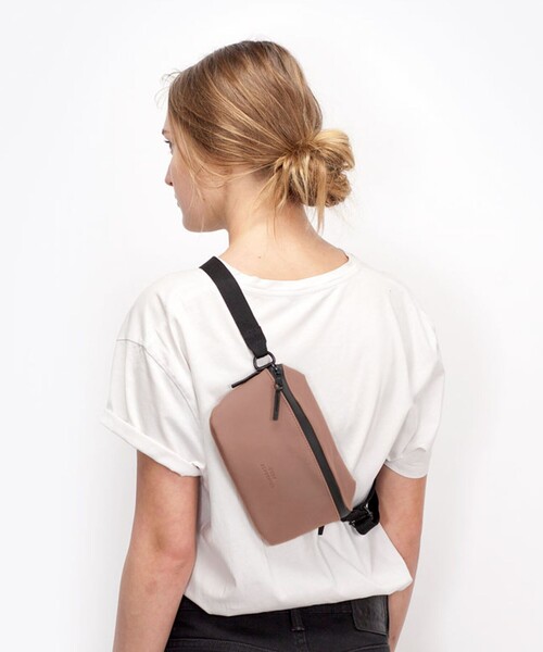 UCON ACROBATICS（ユーコンアクロバティックス）の「【UCON ACROBATICS/ユーコン・アクロバティックス】Jona Medium Bag Lotus（ショルダーバッグ・メンズ・ブラック/レンガ/ベージュ/ブルー・FREE）」の22枚目の写真