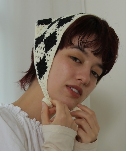 emesuelee（エメスーリー）の「かぎ編み フラワー　バブーシュカ スカーフ（ヘアバンド・レディース・ホワイト/ブラック系1/ホワイト系1/ホワイト系2/ブラック・フリー）」の21枚目の写真