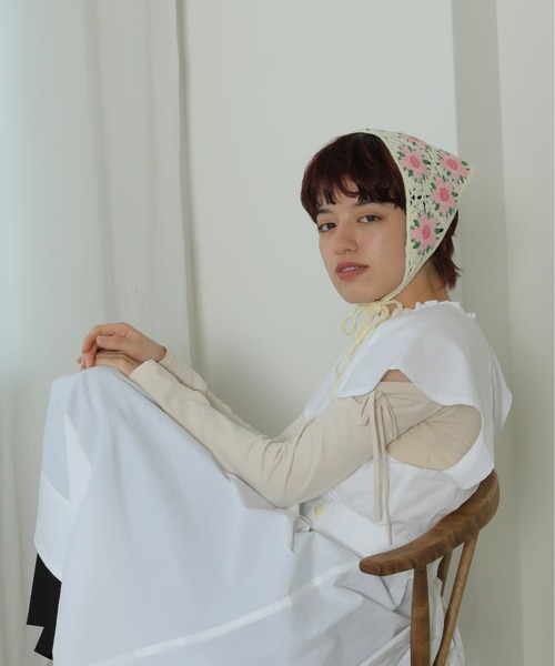 emesuelee（エメスーリー）の「かぎ編み フラワー　バブーシュカ スカーフ（ヘアバンド・レディース・ホワイト/ブラック系1/ホワイト系1/ホワイト系2/ブラック・フリー）」の20枚目の写真
