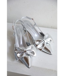 ぷっくりリボンのスリングバックシルバーパンプス