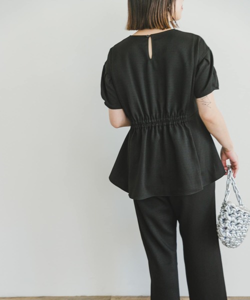 ITEMS URBANRESEARCH（アイテムズ アーバンリサーチ）の「ペプラムトップス×テーパードパンツ（パンツドレス・レディース・ブラック/オフホワイト・FREE）」の4枚目の写真