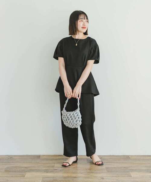 ITEMS URBANRESEARCH（アイテムズ アーバンリサーチ）の「ペプラムトップス×テーパードパンツ（パンツドレス・レディース・ブラック/オフホワイト・FREE）」の8枚目の写真
