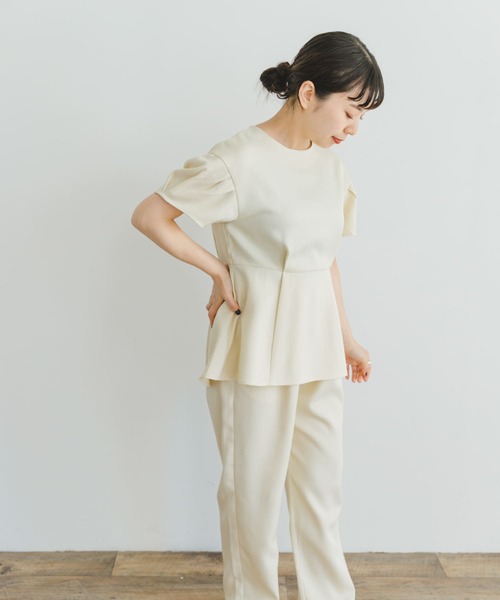 ITEMS URBANRESEARCH（アイテムズ アーバンリサーチ）の「ペプラムトップス×テーパードパンツ（パンツドレス・レディース・ブラック/オフホワイト・FREE）」の15枚目の写真