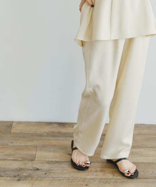 ITEMS URBANRESEARCH（アイテムズ アーバンリサーチ）の「ペプラムトップス×テーパードパンツ（パンツドレス・レディース・ブラック/オフホワイト・FREE）」の16枚目の写真