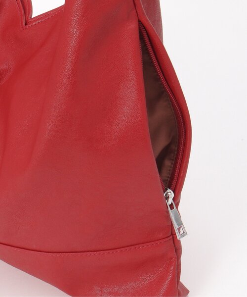 LBC（エルビーシー）の「ソフト三角ワンショルダーバッグ（ショルダーバッグ・レディース・シルバー系/レッド/オフホワイト/ブラック・FREE）」の18枚目の写真