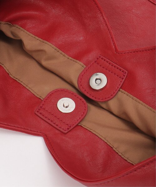 LBC（エルビーシー）の「ソフト三角ワンショルダーバッグ（ショルダーバッグ・レディース・シルバー系/レッド/オフホワイト/ブラック・FREE）」の20枚目の写真