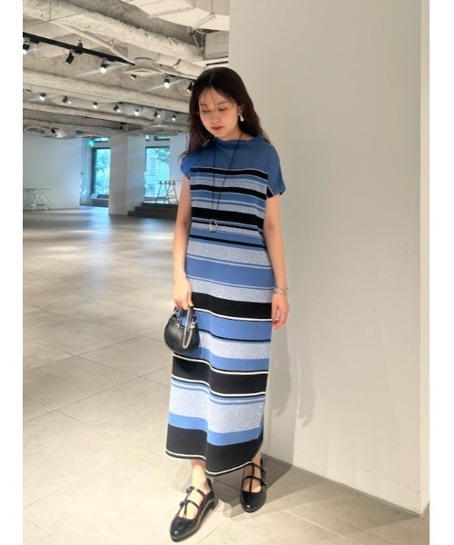 Mila Owen（ミラオーウェン）の「シアーハイネックストレート