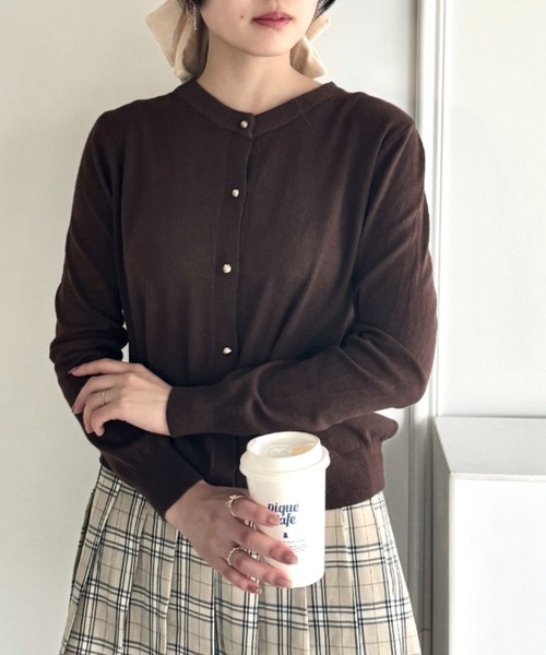 Loueme(ルエム)の「【6色展開】ゴールドボタンカーディガン(カーディガン/ボレロ・レディース・ピンク/レッド/ブラウン/グレー/ブラック/アイボリー・FREE)」の5枚目の写真