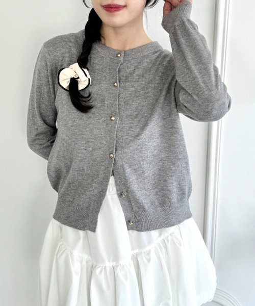 Loueme(ルエム)の「【6色展開】ゴールドボタンカーディガン(カーディガン/ボレロ・レディース・ピンク/レッド/ブラウン/グレー/ブラック/アイボリー・FREE)」の4枚目の写真