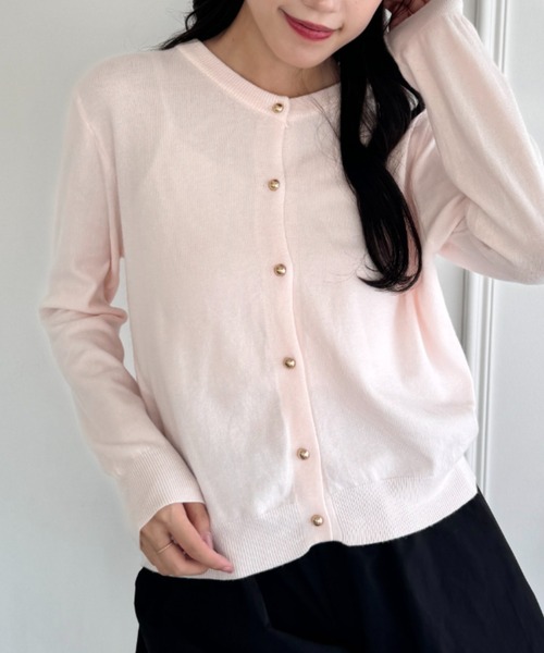 Loueme(ルエム)の「【6色展開】ゴールドボタンカーディガン(カーディガン/ボレロ・レディース・ピンク/レッド/ブラウン/グレー/ブラック/アイボリー・FREE)」の6枚目の写真