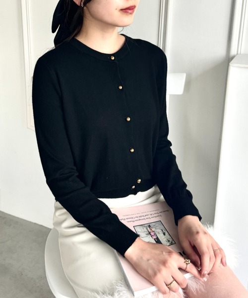 Loueme(ルエム)の「【6色展開】ゴールドボタンカーディガン(カーディガン/ボレロ・レディース・ピンク/レッド/ブラウン/グレー/ブラック/アイボリー・FREE)」の3枚目の写真