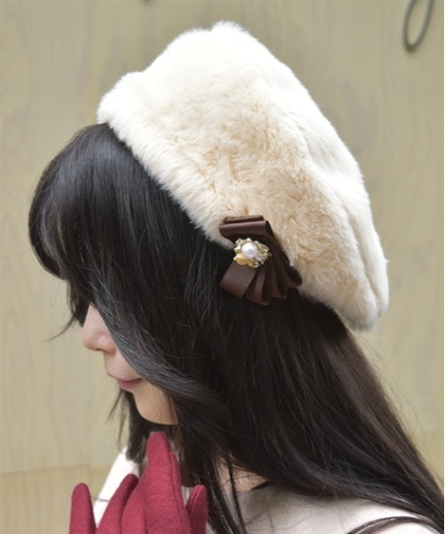 axes femme（アクシーズファム）の「リボンブローチ付ファーベレー（ハンチング/ベレー帽・レディース・ブラック/ピンク/キナリ・FREE）」の5枚目の写真