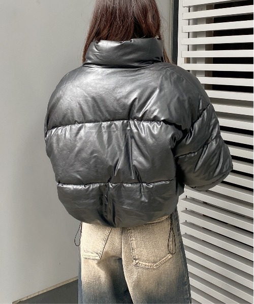 INGNI（イング）の「フェイクレザークロップド丈エコダウン（ダウンジャケット/コート・レディース・ブラック・M）」の6枚目の写真