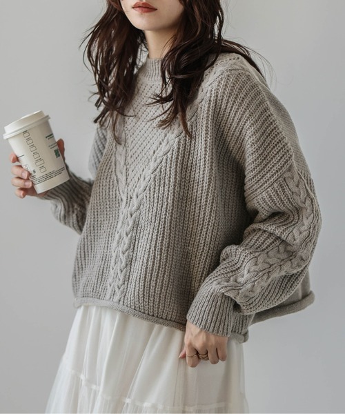 AMELY（エミリー）の「V字切り替え編みケーブルニットトップス（ニット