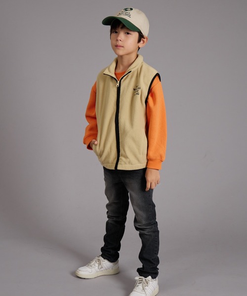 PAIRMANON STREET（ペアマノンストリート）の「【PAIRMANON STREET】バック刺繍 マイクロフリース ベスト（ベスト・キッズ・ブラック/カーキ/グレイッシュベージュ・160/100/140/120/130/150/90/110）」の13枚目の写真