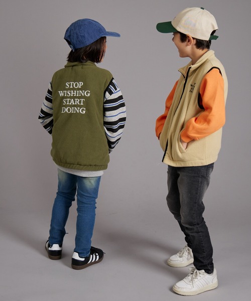 PAIRMANON STREET（ペアマノンストリート）の「【PAIRMANON STREET】バック刺繍 マイクロフリース ベスト（ベスト・キッズ・ブラック/カーキ/グレイッシュベージュ・160/100/140/120/130/150/90/110）」の16枚目の写真