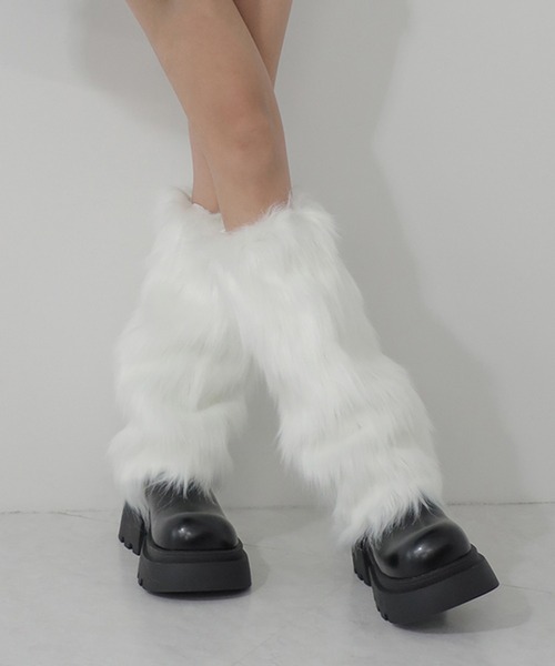 me+em select(ミームセレクト)の「【 3color 】フェイクファーレッグウォーマー / fake fur leg warmer(レッグウォーマー・レディース・ホワイト/ブラック/グレー・FREE)」の22枚目の写真