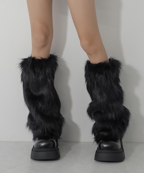 me+em select(ミームセレクト)の「【 3color 】フェイクファーレッグウォーマー / fake fur leg warmer(レッグウォーマー・レディース・ホワイト/ブラック/グレー・FREE)」の15枚目の写真