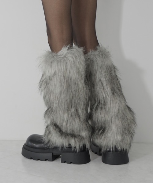 me+em select(ミームセレクト)の「【 3color 】フェイクファーレッグウォーマー / fake fur leg warmer(レッグウォーマー・レディース・ホワイト/ブラック/グレー・FREE)」の9枚目の写真