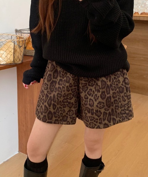 Vipoa（ヴィポア）の「ヒョウ柄ショートパンツ（その他パンツ