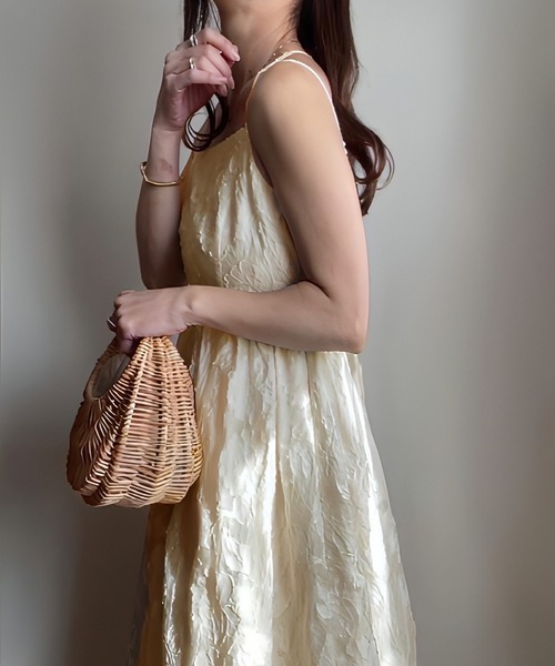 junoah（ジュノア）の「フラワー柄シアージャガードバックリボンワンピース（ワンピース・レディース・ブラック系その他/アイボリー/ブラック系その他2・LARGE/MEDIUM/X-LARGE）」の12枚目の写真
