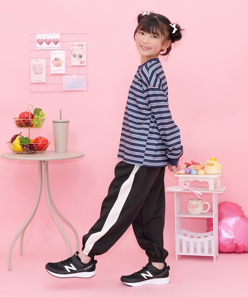 Bee des Bee（ビーデスビー）の「ライン パラシュートパンツ（その他パンツ・キッズ・ピンク/ブラック/ブラック系その他/チャコールグレー・150cm/140cm/130cm/120cm/110cm/100cm/160cm）」の7枚目の写真