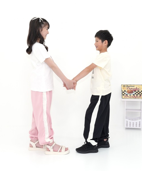 Bee des Bee（ビーデスビー）の「ライン パラシュートパンツ（その他パンツ・キッズ・ピンク/ブラック/ブラック系その他/チャコールグレー・150cm/140cm/130cm/120cm/110cm/100cm/160cm）」の15枚目の写真