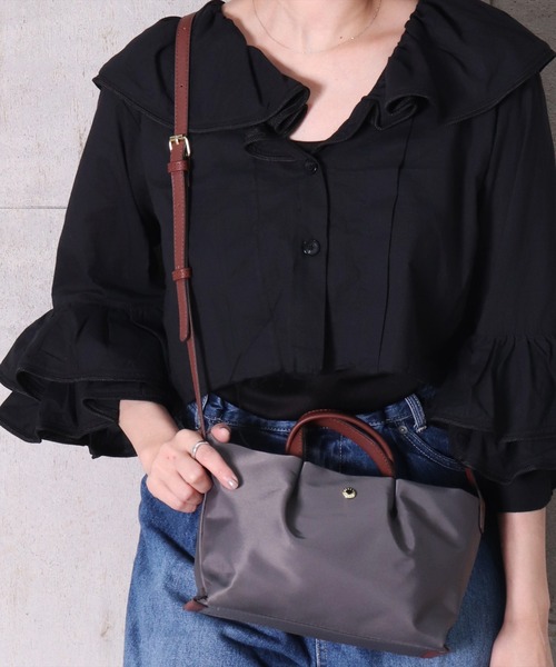 Legato Largo（レガートラルゴ）の「(LF)【Legato Largo】2ポケット 肩楽(かたらく) ナイロン ミニ ショルダーバッグ（ショルダーバッグ・レディース・ブラック/グレー/ライトブラウン/ネイビー・ONE SIZE）」の3枚目の写真