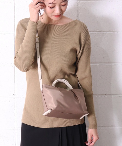 Legato Largo（レガートラルゴ）の「(LF)【Legato Largo】2ポケット 肩楽(かたらく) ナイロン ミニ ショルダーバッグ（ショルダーバッグ・レディース・ブラック/グレー/ライトブラウン/ネイビー・ONE SIZE）」の6枚目の写真