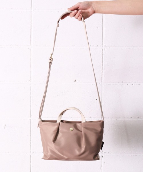 Legato Largo（レガートラルゴ）の「(LF)【Legato Largo】2ポケット 肩楽(かたらく) ナイロン ミニ ショルダーバッグ（ショルダーバッグ・レディース・ブラック/グレー/ライトブラウン/ネイビー・ONE SIZE）」の9枚目の写真