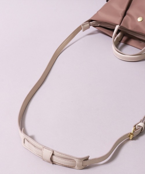 Legato Largo（レガートラルゴ）の「(LF)【Legato Largo】2ポケット 肩楽(かたらく) ナイロン ミニ ショルダーバッグ（ショルダーバッグ・レディース・ブラック/グレー/ライトブラウン/ネイビー・ONE SIZE）」の13枚目の写真