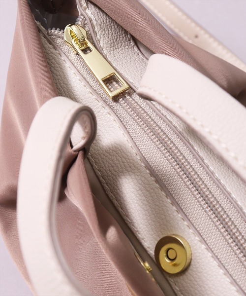 Legato Largo（レガートラルゴ）の「(LF)【Legato Largo】2ポケット 肩楽(かたらく) ナイロン ミニ ショルダーバッグ（ショルダーバッグ・レディース・ブラック/グレー/ライトブラウン/ネイビー・ONE SIZE）」の17枚目の写真