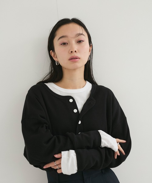 ADAM ET ROPE'（アダムエロペ）の「別注【Healthknit/ヘルスニット】2Pレイヤードヘンリープルオーバー（Tシャツ/カットソー・レディース・ブラック系その他2/ブルー系その他6/ブラック・FREE）」の15枚目の写真