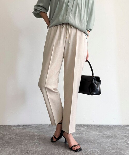 fredy emue（フレディエミュ）の「リネン混バイオツイルテーパードパンツ（その他パンツ・レディース・ネイビー/ベージュ/ラベンダー/ブラック・36/38）」の6枚目の写真