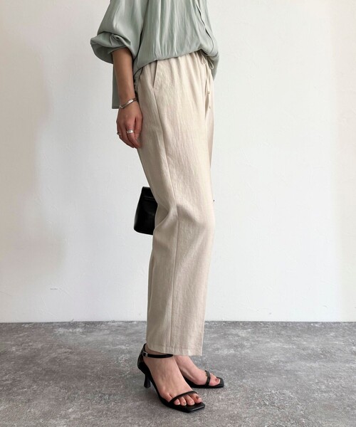 fredy emue（フレディエミュ）の「リネン混バイオツイルテーパードパンツ（その他パンツ・レディース・ネイビー/ベージュ/ラベンダー/ブラック・36/38）」の10枚目の写真