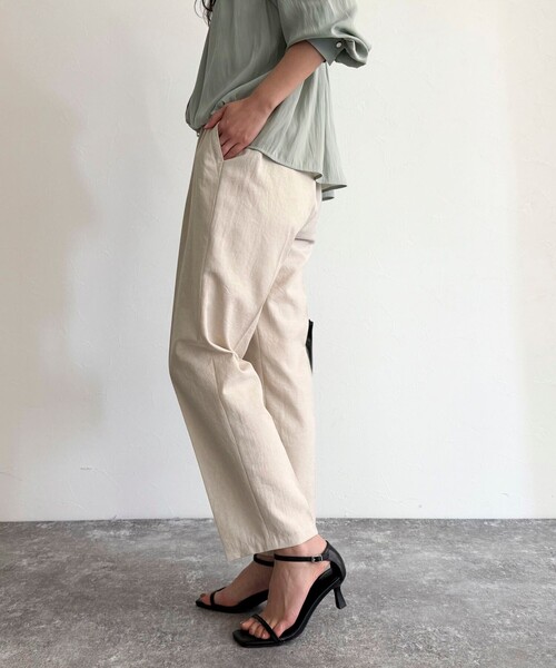 fredy emue（フレディエミュ）の「リネン混バイオツイルテーパードパンツ（その他パンツ・レディース・ネイビー/ベージュ/ラベンダー/ブラック・36/38）」の11枚目の写真