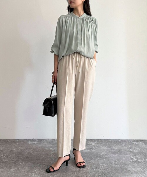 fredy emue（フレディエミュ）の「リネン混バイオツイルテーパードパンツ（その他パンツ・レディース・ネイビー/ベージュ/ラベンダー/ブラック・36/38）」の13枚目の写真