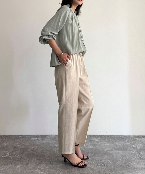 fredy emue（フレディエミュ）の「リネン混バイオツイルテーパードパンツ（その他パンツ・レディース・ネイビー/ベージュ/ラベンダー/ブラック・36/38）」の16枚目の写真