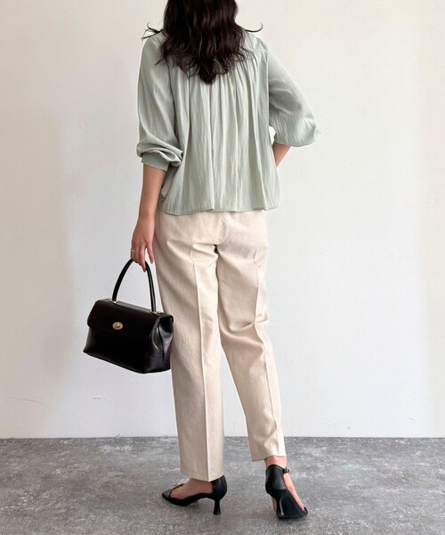 fredy emue（フレディエミュ）の「リネン混バイオツイルテーパードパンツ（その他パンツ・レディース・ネイビー/ベージュ/ラベンダー/ブラック・36/38）」の17枚目の写真