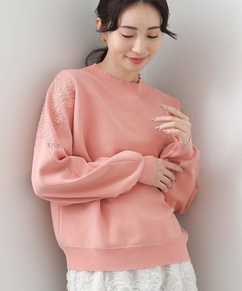 Gready Brilliant(グレディブリリアン)の「肩刺しゅうレースニット(ニット/セーター・レディース・アイボリー/コーラルピンク・38)」の1枚目の写真